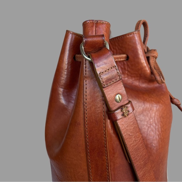 SEZANE Cognac Rich Brown Glossy Leather Crossbody Bucket Bag Farrow Shoulder Bag - Picture 6 of 17